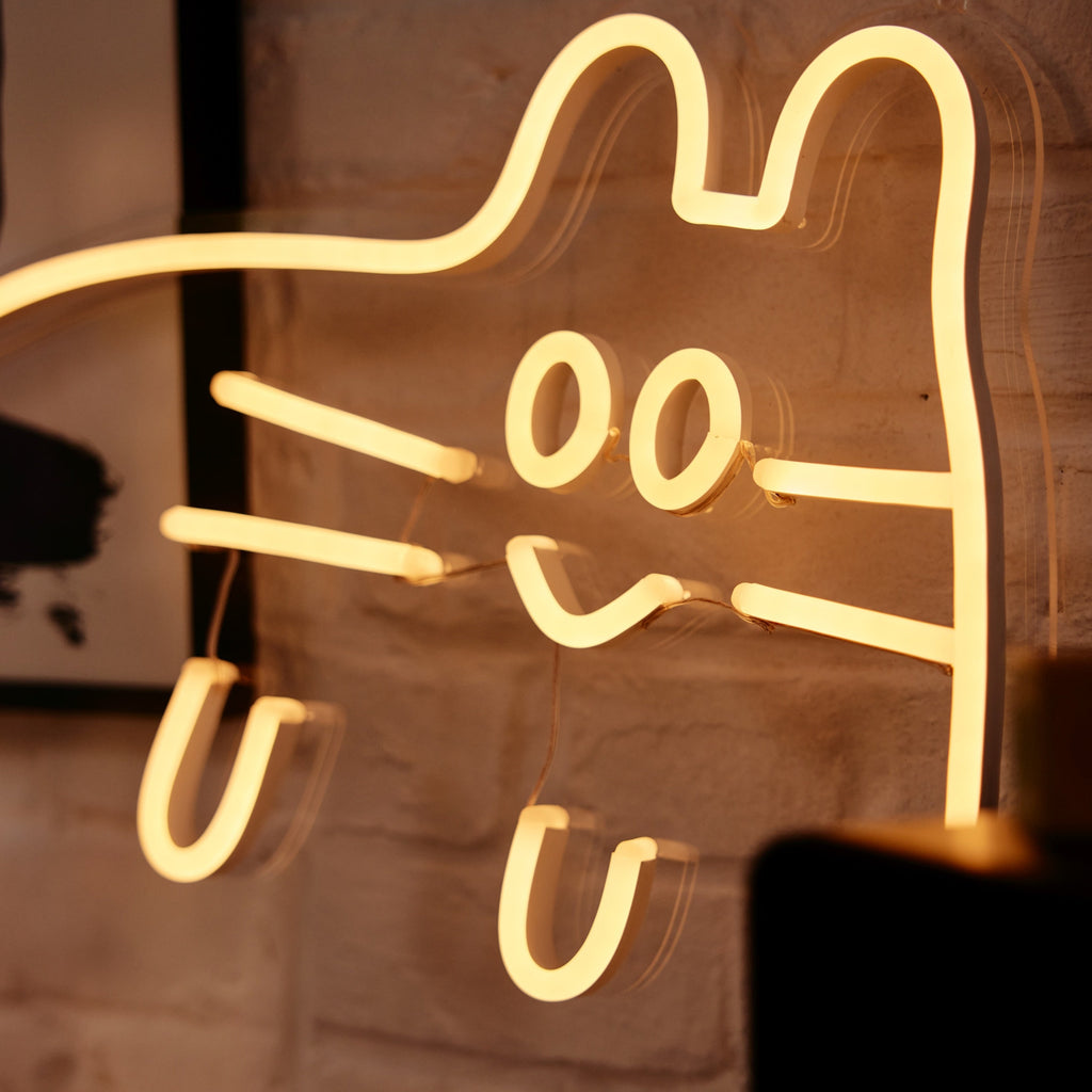 Fröhlicher Kätzchen Spaß durch Kelly Hortense